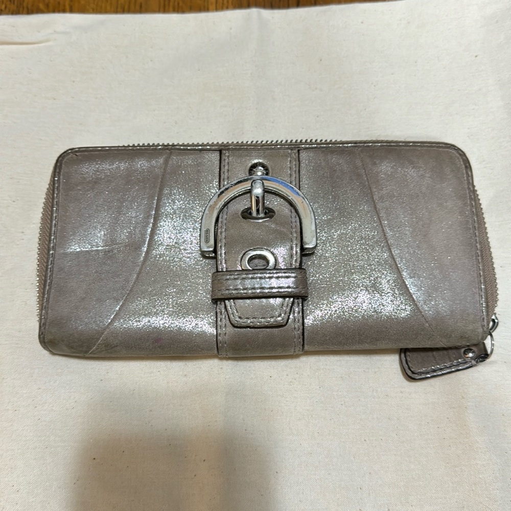 COACH SoHo Metallic Champagne Gold Leather Zip Around Buckle Accordion Wallet